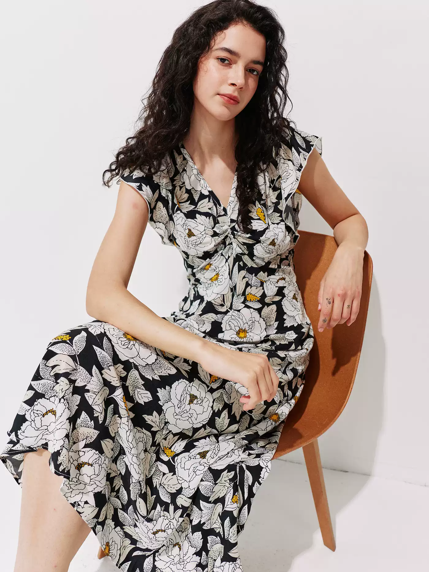DVF Floral V-Neck Flutter-Sleeve Tea Dress - photo 4