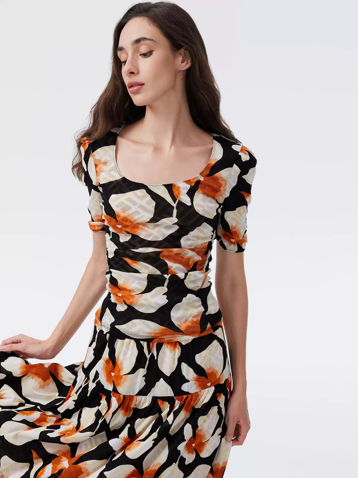 DVF Fall 2026 Reversible Printed Top & Skirt Set - photo 4