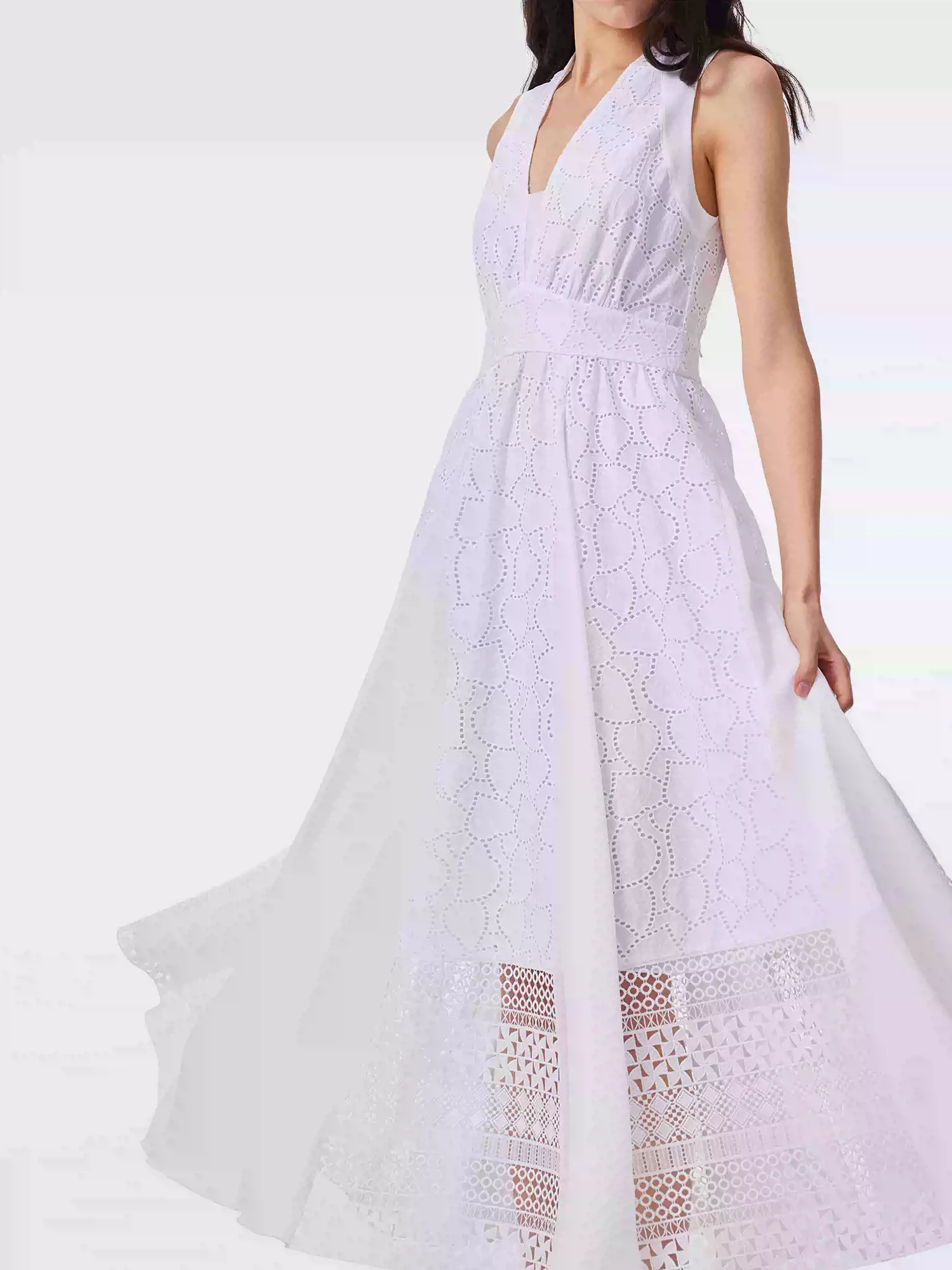 Discover the DVF Fall 2026 sleeveless cotton dress, featuring intricate embroidery, lace panels, a V-neckline and a flattering A-line silhouette. Available in purple. - photo 3