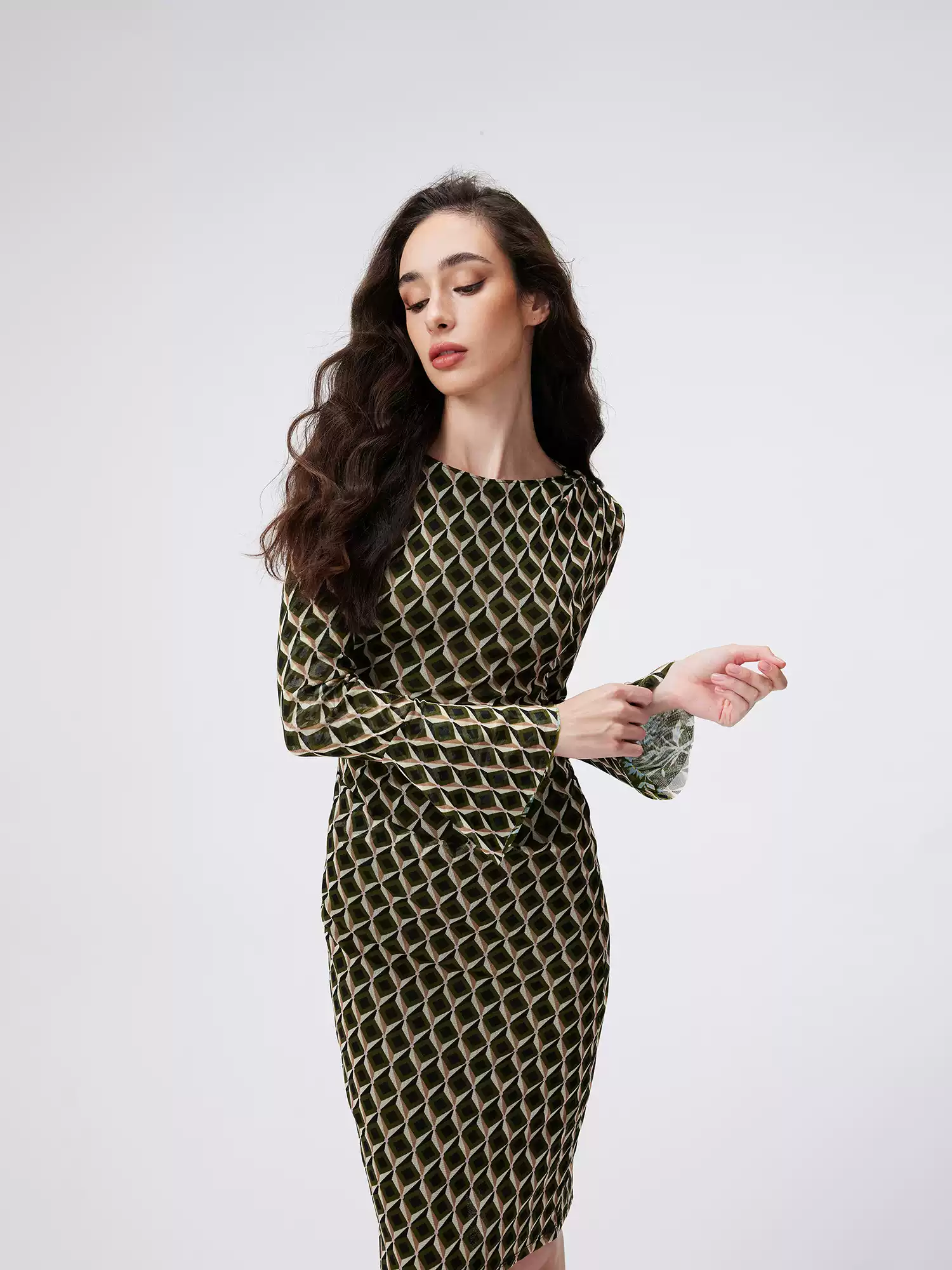 DVF Fall 2026 Elegant Reversible Printed Stretch Mesh Dress - photo 4
