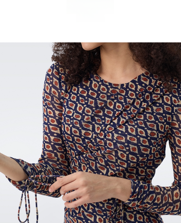 DVF Fall 2026 New Arrival Elegant Navy and Red Check Stretch Mesh Dress - photo 5