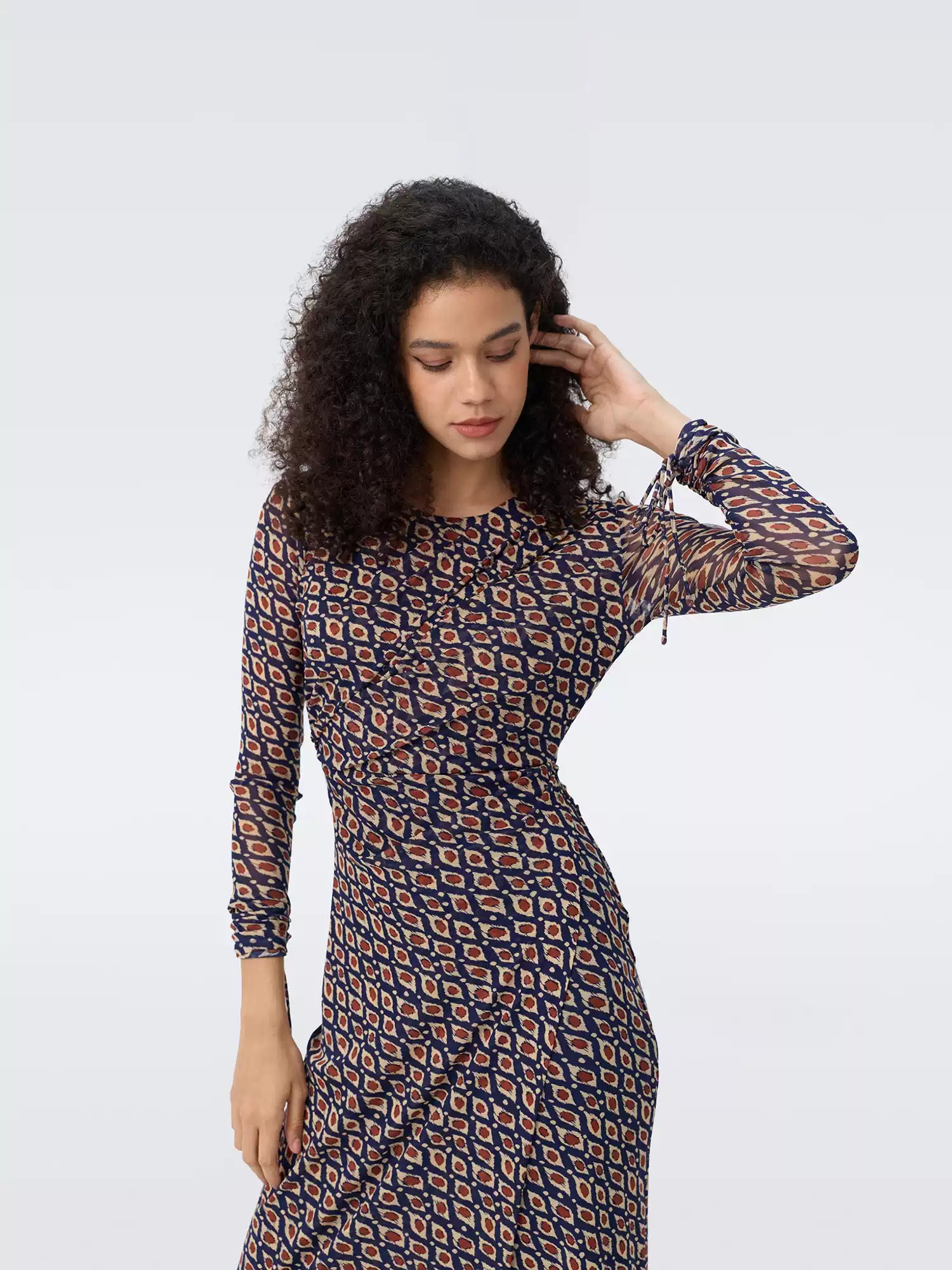 DVF Fall 2026 New Arrival Elegant Navy and Red Check Stretch Mesh Dress - photo 4