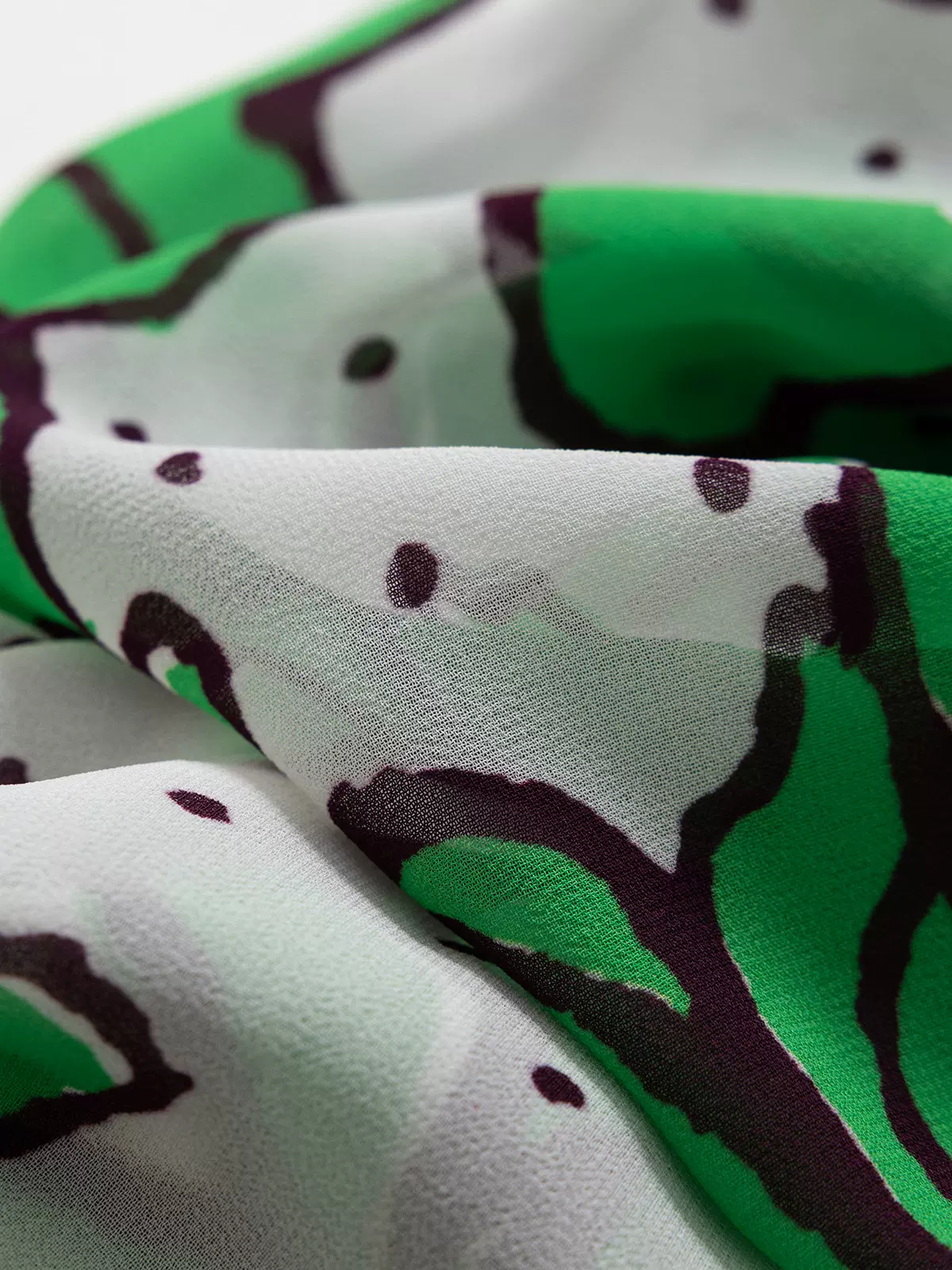 DVF Fall 2026 Wisteria-Print V-Neck Tea Dress - detail 11