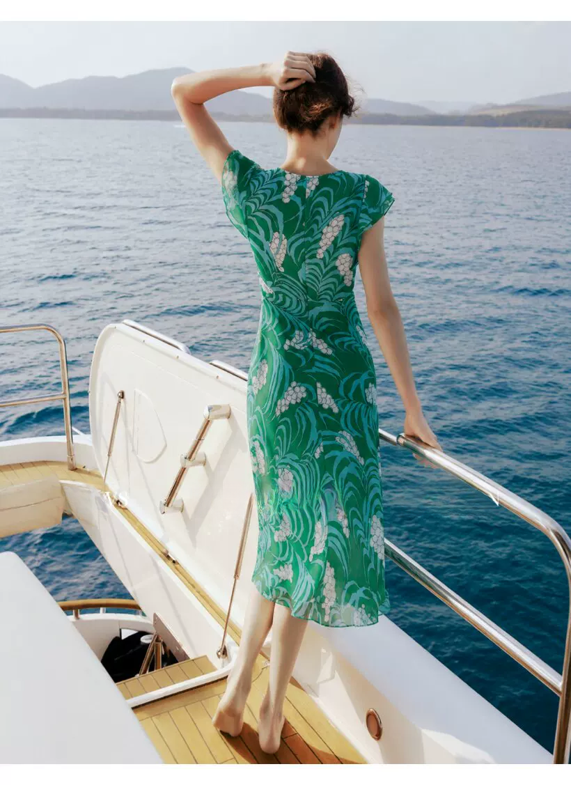 DVF Fall 2026 Wisteria-Print V-Neck Tea Dress - detail 21