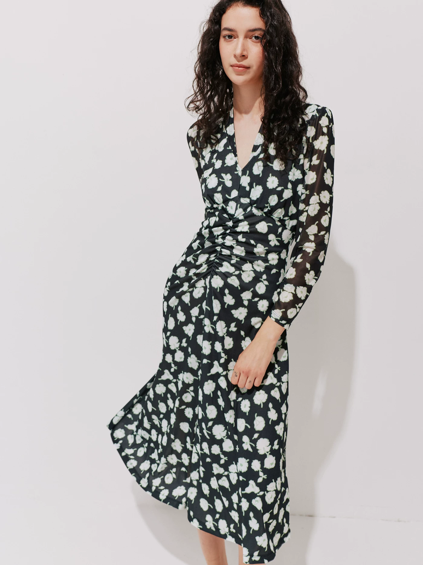 DVF Fall 2026 Printed V-Neck Puff-Sleeve Tea Dress - photo 5