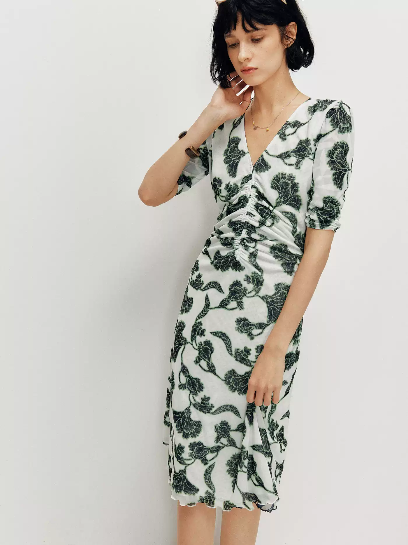 DVF Floral-Print Stretch-Mesh V-Neck Tea Dress - photo 3