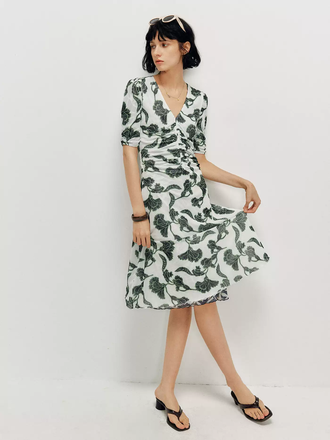 DVF Floral-Print Stretch-Mesh V-Neck Tea Dress - photo 2